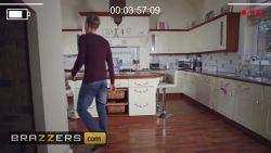 Je me tape la voisine sexy et ses gros seins quel bonheur