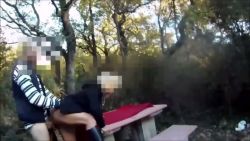 Baisée sur une aire d&rsquo;autoroute, femme mature blonde adore son moment