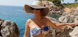 Chloé in a risky fuck in the calanques