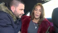 Elle commence à le chauffer dans la vago puis se fait terminer dans les bois