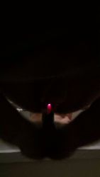 Elle prend son pied là chienne. Elle couine de fou