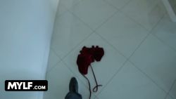 Elle suce une jeune bite en pov avec ses énormes loches