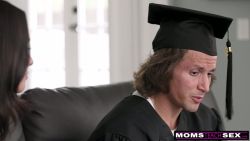 Une petite récompense pour mon diplome belle maman?