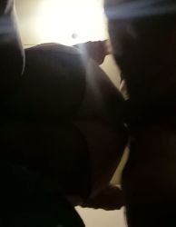 Je fais gémir cette milf en levrette anal intense