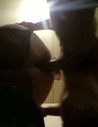 Hago este chillido milf estilo perrito anal