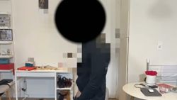 He fucks this sexy woman he doesn’t know without hesitation