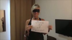 Cette mature blonde est une vraie salope qui vit pour se faire baiser