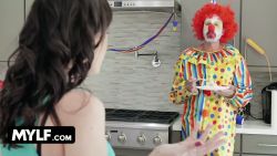 Ce clown s&rsquo;est trompé de domaine et baise son employeuse