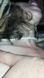 Elle se fait remplir la bouche par son mec