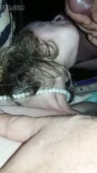 Madame se fait remplir la bouche devant son mari