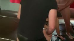 Elle prend pleins de bites sans voir combien elles sont