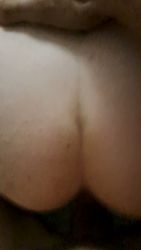 Une bonne levrette sur une chienne qui parle cru et qui aime ce faire claquer son gros cul