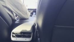 Je me tape mon chauffeur sur la banquette arrière