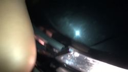 Ma cochonne blonde se régale avec des bites inconnus dans un hangar