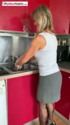 Elle se met sur son 31 pour prendre une bonne bite dans son cul