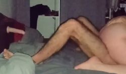 Pendant que je suce, je me gode intensément pour un orgasme féminin