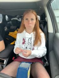 Je savoure une grosse bite sur le parking
