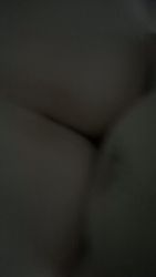 Jeune blonde française en levrette amateur sans capote avec son gros cul qui bouge pour tout mettre dedans