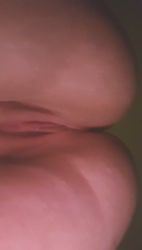 Je reçois une sextape amateur de ma beurette qui se filme en levrette et en solo