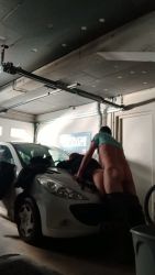 Beurette fucked on the hood of the big gamos