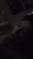 Elle absorbe toute ma queue avec sa bouche