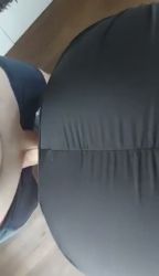 Ma femme me désobéi alors je lui baise sa chatte en la tenant en laisse