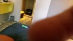 Femmes se fistent dans un trio infernal