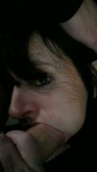 Bonne pipe sous le bureau