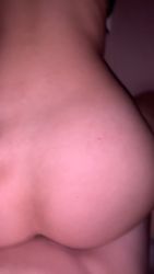 Ma bite enfoncée deep dans sa chatte étroite