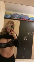 Mes gros seins dans ma main blonde amateur
