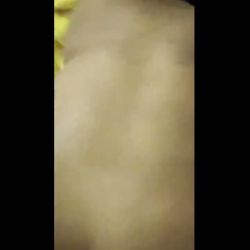 Dans ma chambre comorienne mon corps noir lâche des bruits inattendus