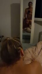 Je filme notre nuit torride en string