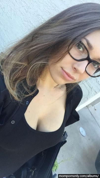 Young mom show’s her beautiful body, Snapchat stepsons nudes n°21