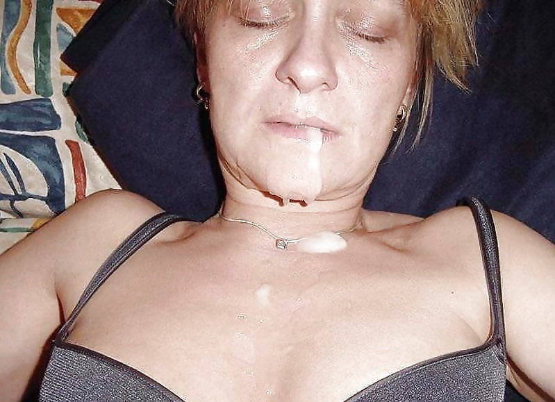 MILFs Sborra della nonna sul viso n°1