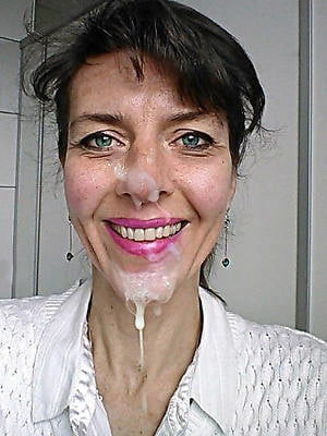 MILFs Sborra della nonna sul viso n°6