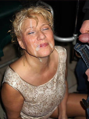 MILFs Sborra della nonna sul viso n°7