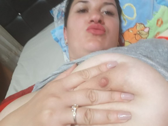 My mom can’t stop sending me sexy pics n°25
