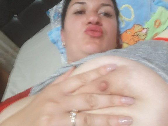 My mom can’t stop sending me sexy pics n°38