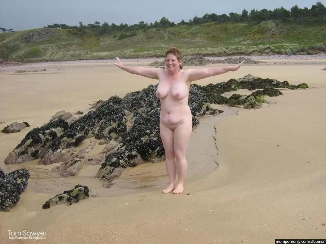 Outdoor Amateur Mature and MILF n°4