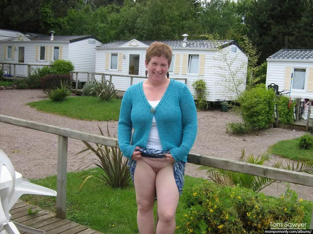 Outdoor Amateur Mature and MILF n°8