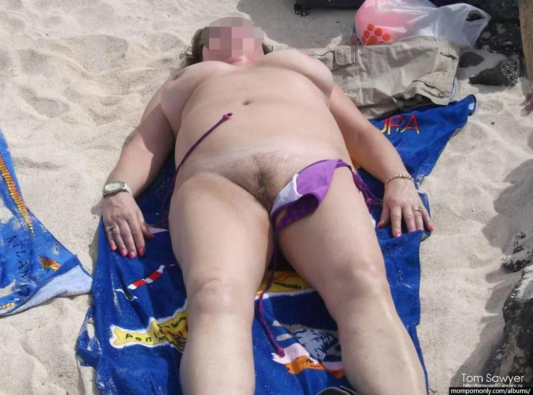 Outdoor Amateur Mature and MILF n°9