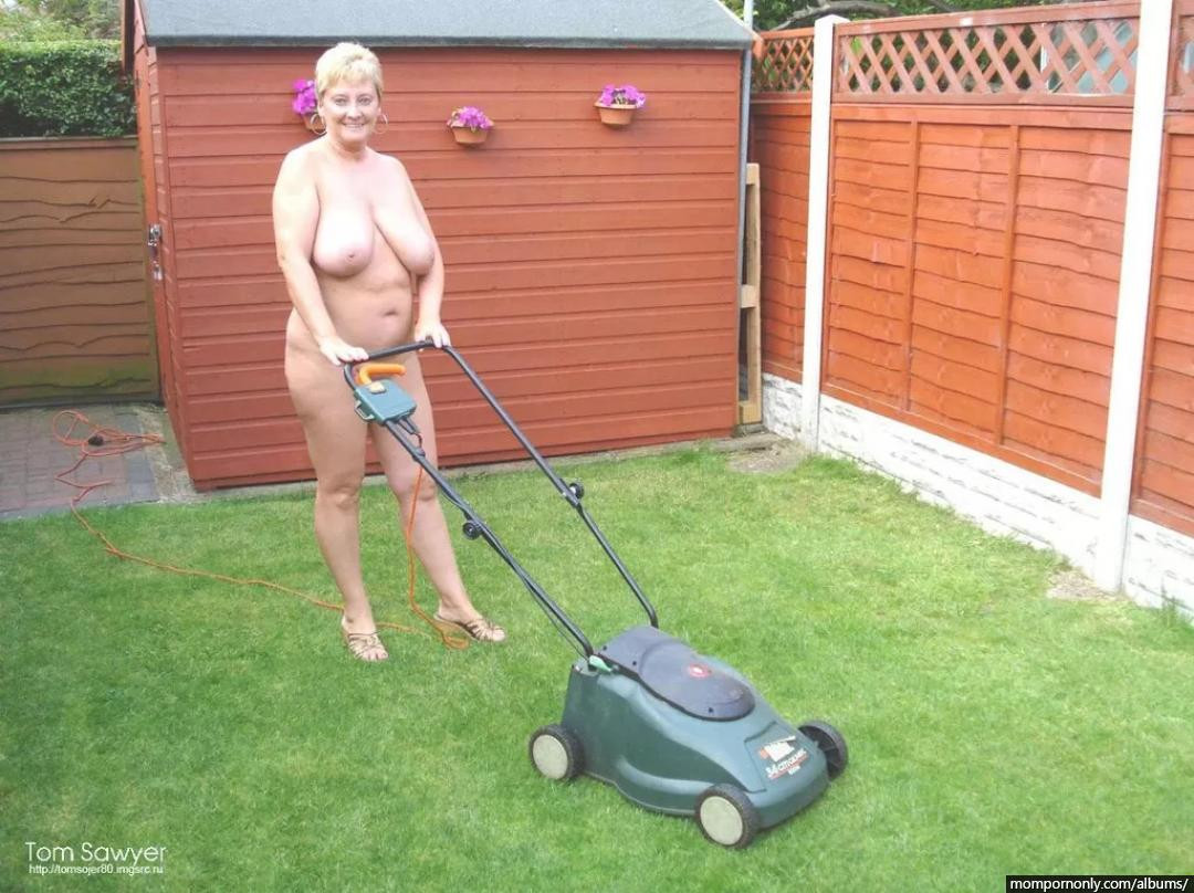 Outdoor Amateur Mature and MILF n°40