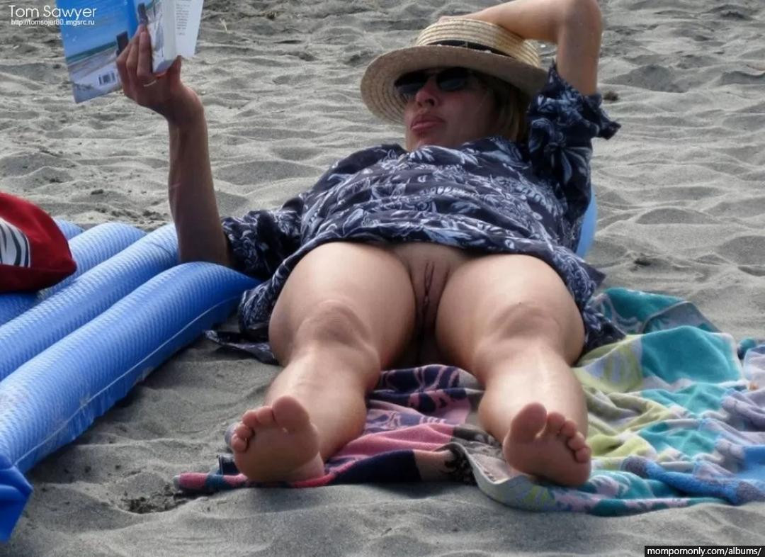 Outdoor Amateur Mature and MILF n°45