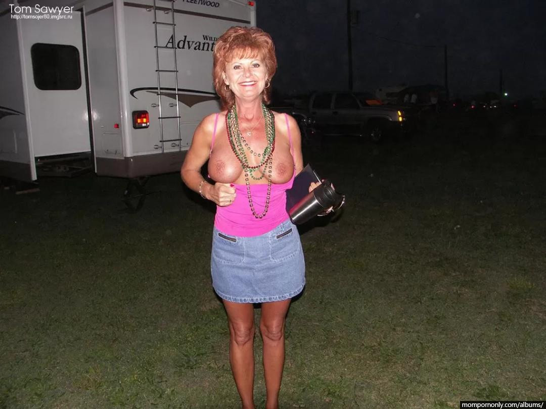 Outdoor Amateur Mature and MILF n°93