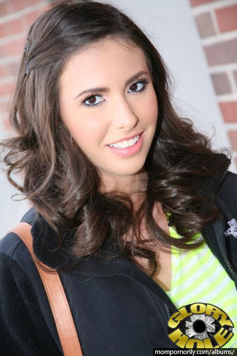 Casey Calvert Young sexy brunette milf have a suprem body n°0