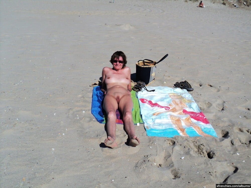 Voyeur fetish naked girl at the beach, public sex n°21