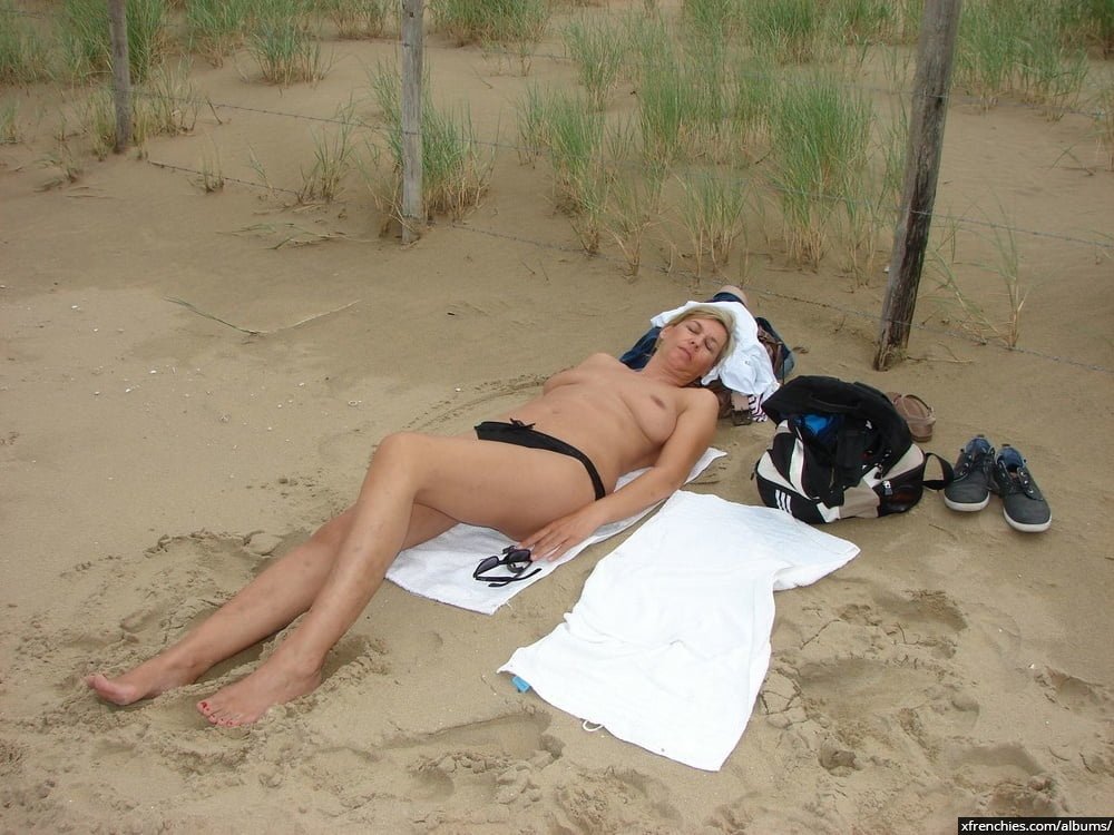 Voyeur fetish naked girl at the beach, public sex n°37