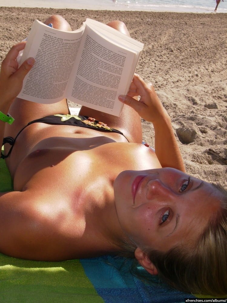 Voyeur fetish naked girl at the beach, public sex n°48
