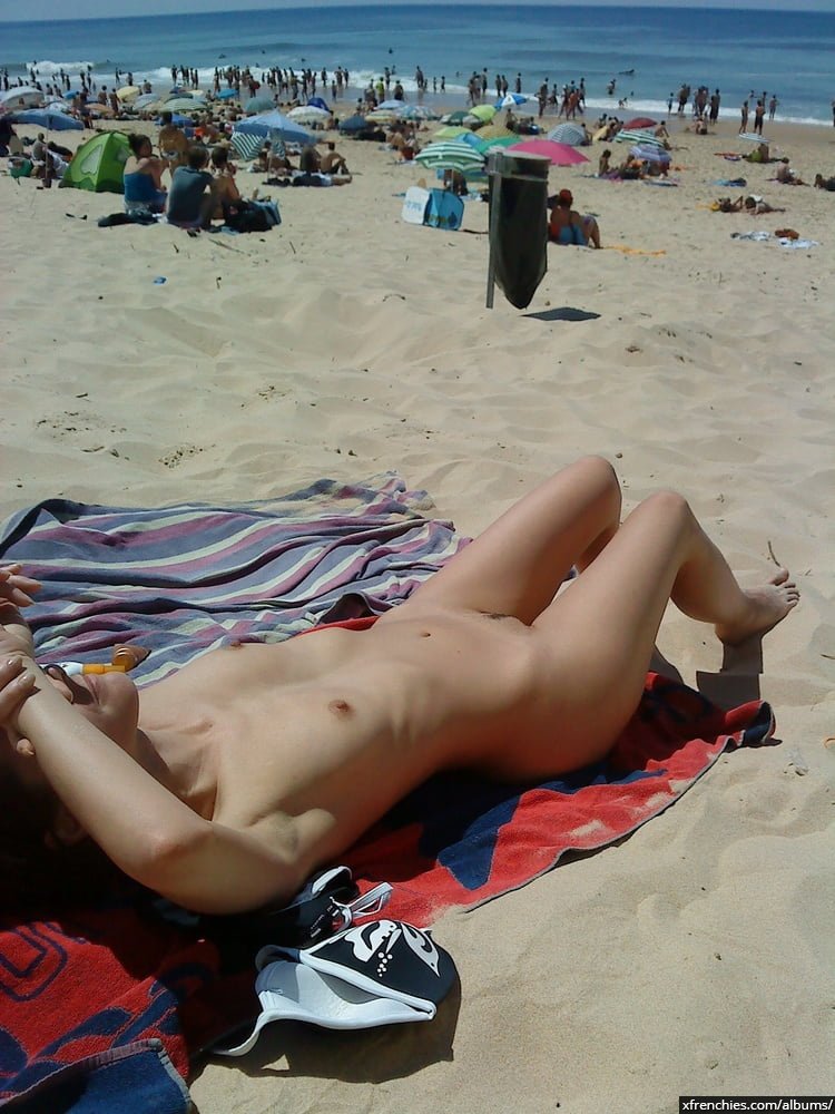 Voyeur fetish naked girl at the beach, public sex n°49