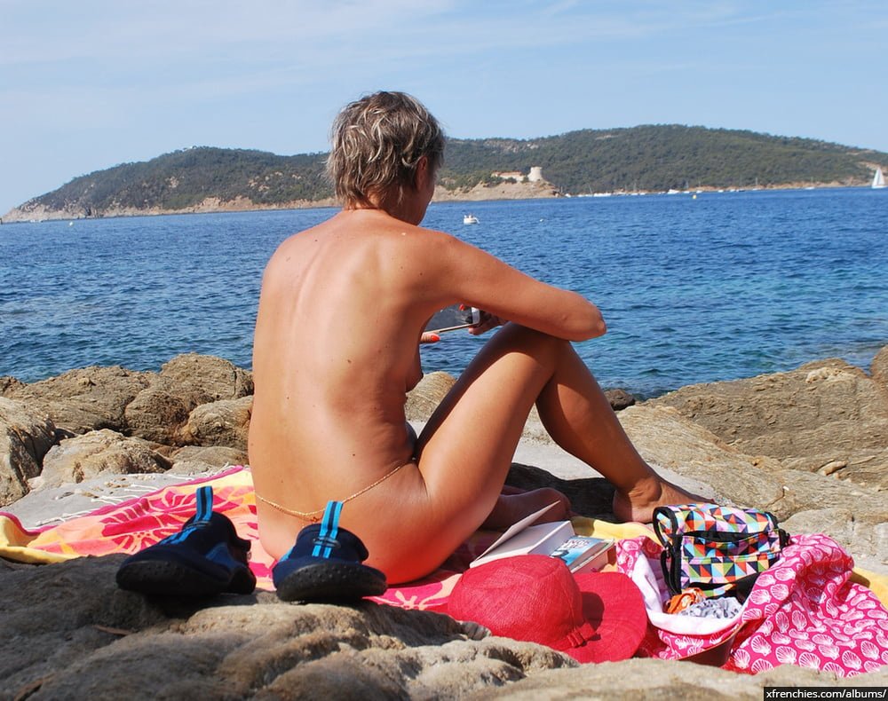 Voyeur fetish naked girl at the beach, public sex n°72